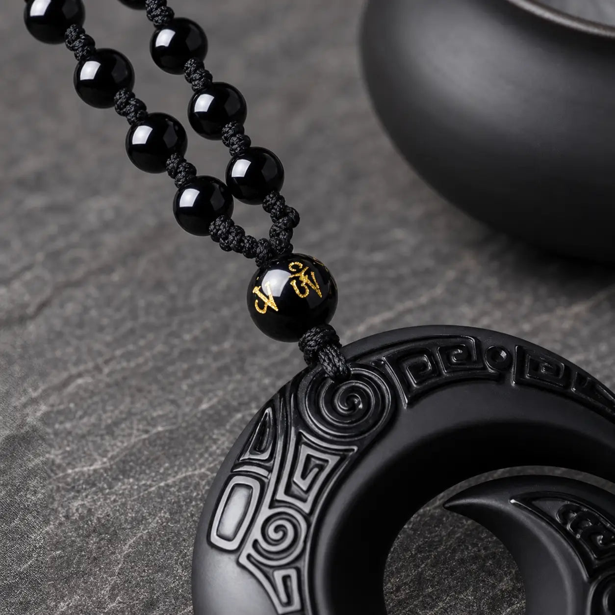 Song Yne Obsidian Ice Obsidian Peace Buckle Strength Pendant